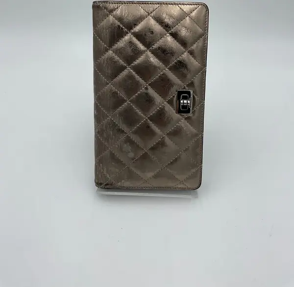 CHANEL Matèlassè Platinum Wallet