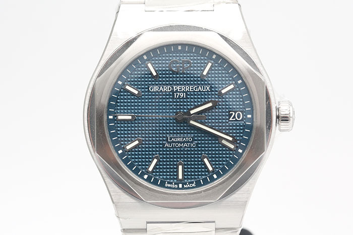 Girard Perregaux芝柏 Laureato  81010-11-431-11A 藍色面盤自動上鍊 未使用品 42mm