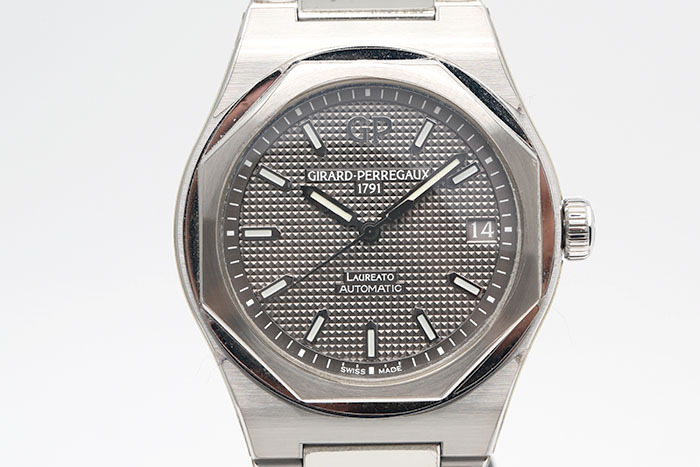 Girard Perregaux芝柏 Laureato  81010-11-231-11A 灰色面盤自動上鍊 2022台灣保單 42mm